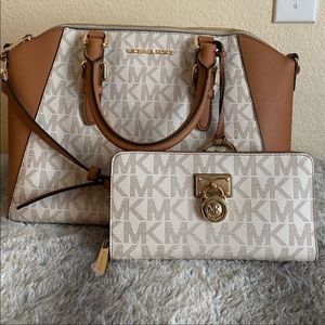 Michael Kors Signature satchel w wallet